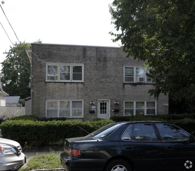 Building Photo - 70 Ross Ave
