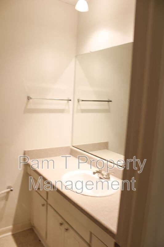 Building Photo - 455 Mall Blvd