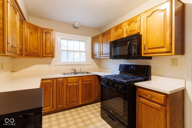 Building Photo - 6353 Riverview Dr