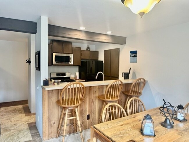 Building Photo - Stunning 2 Bed, 2 Bath Condo at Mammoth Sk...
