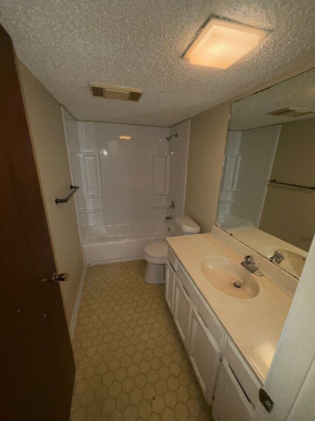 Building Photo - 5118 Middlecoff Cir