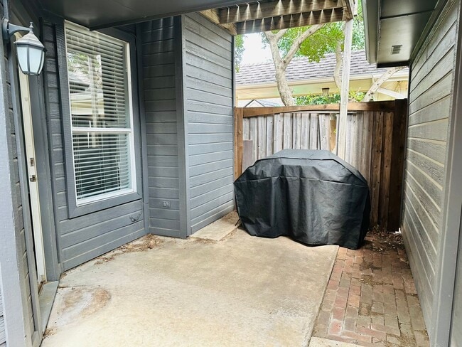 Building Photo - Beautiful Home in Great N Dallas Location