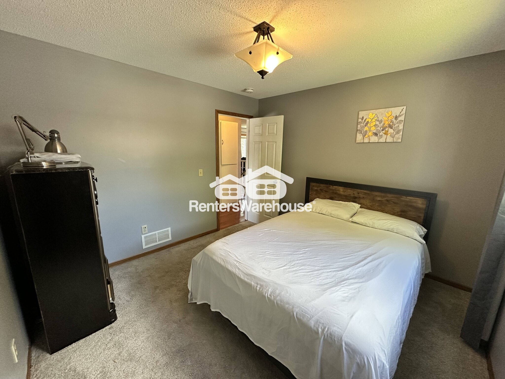 Building Photo - 10921 Jersey Ct N