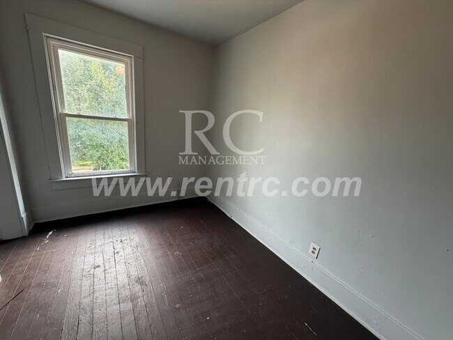 Building Photo - 9 Cronkhite-