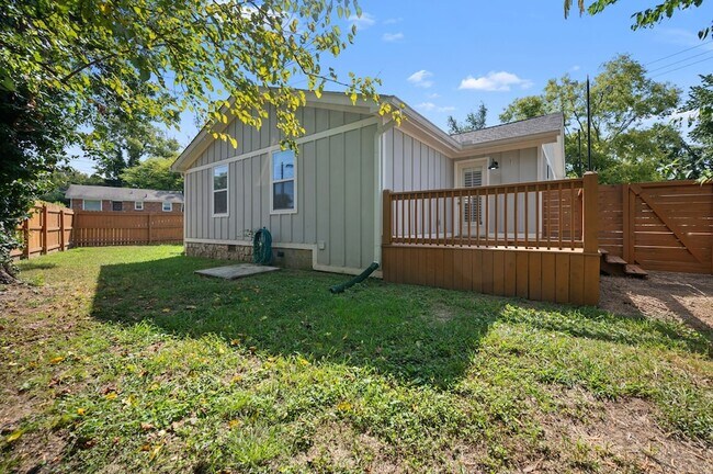 Building Photo - 2600 Aspen Dr