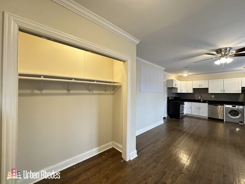 Building Photo - 2133 N Dayton St