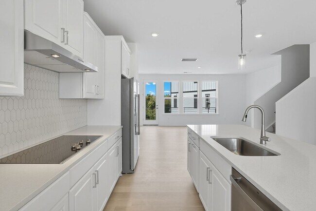 Building Photo - Brand-new three-story townhome in the Univ...