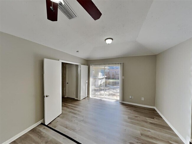 Building Photo - 16135 Deer Lick Dr