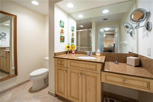 Building Photo - 347 N New River Dr E