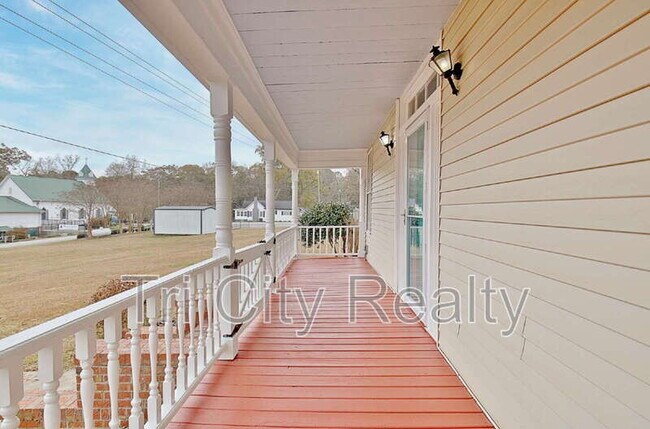 Building Photo - 115 Church Aly