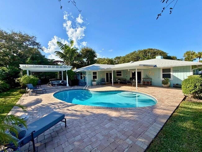 Building Photo - 1945 Anglers Cove