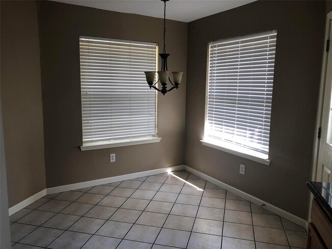Building Photo - 2919 Foxden Dr