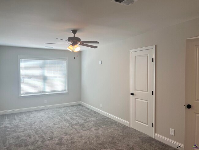 Building Photo - 250 High Ridge Ct