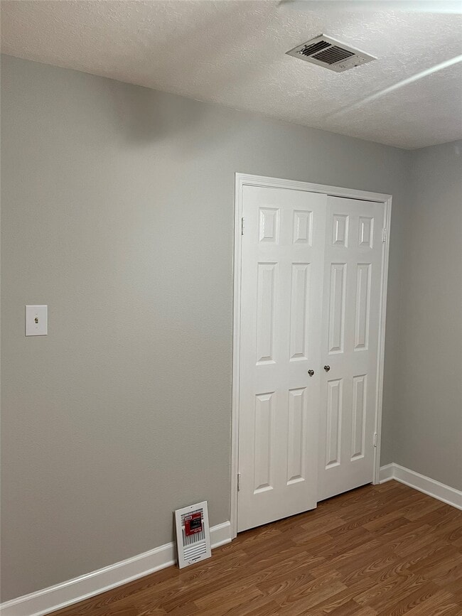 Building Photo - 16007 Mill Point Dr