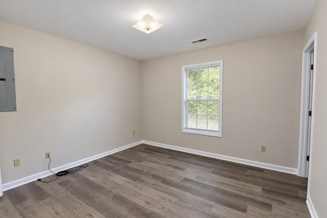 Building Photo - 424 Blake Cir