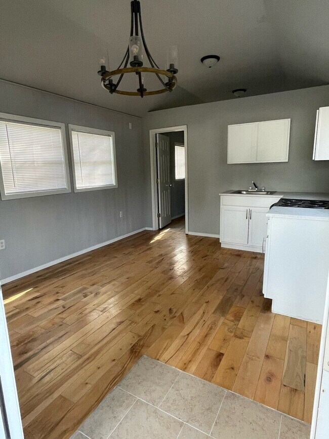 Building Photo - Tiny Home available in Longview Available after May 4th