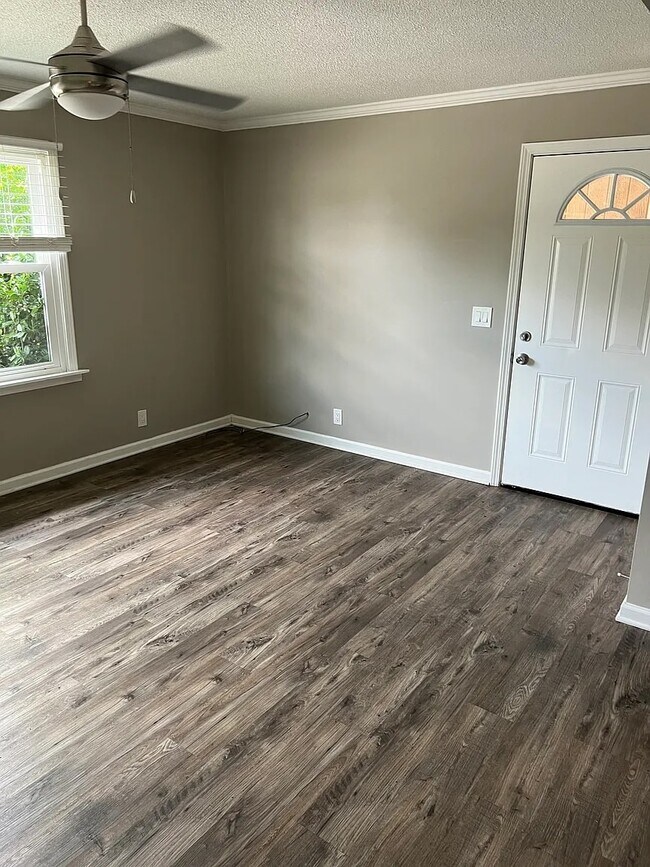 Building Photo - 1614 Cypress Dr