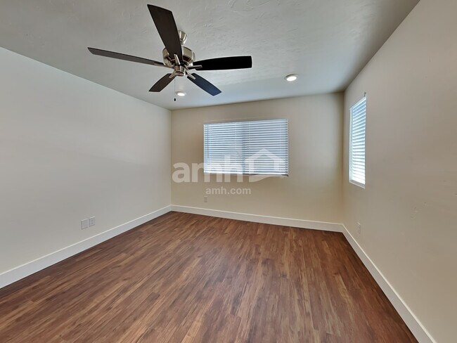 Building Photo - 724 S Retort Ave