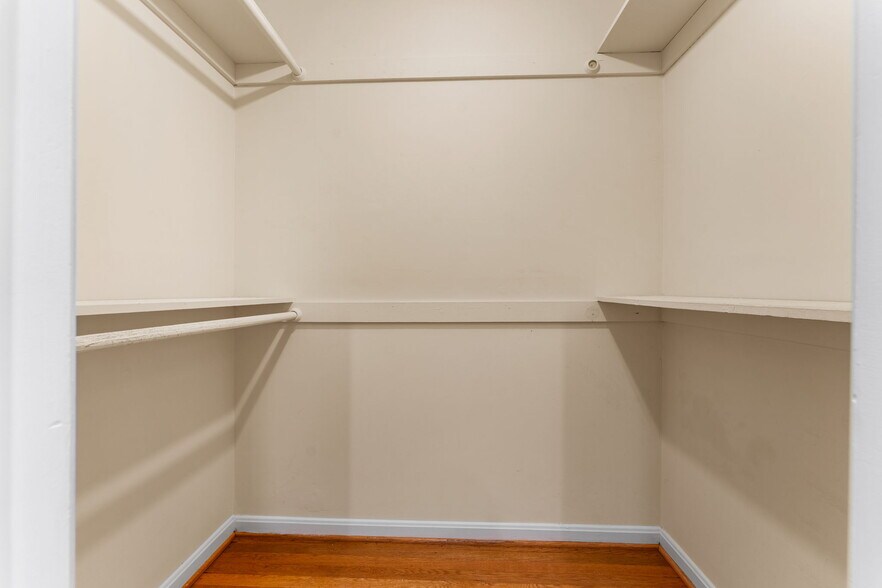 Master BR "his" separate walk-in closet has plenty of room for everything - 9 Snug Hill Ct