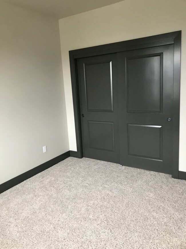 Building Photo - Amazing 4-bedroom home in White Bluffs!