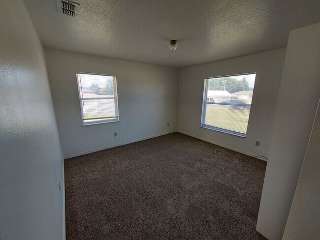 Building Photo - 22 Pine Trace Run