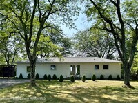 Building Photo - 166 Hilltop Rd