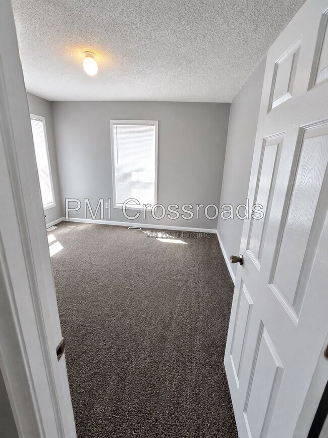 Building Photo - 153 S Cypress Ave