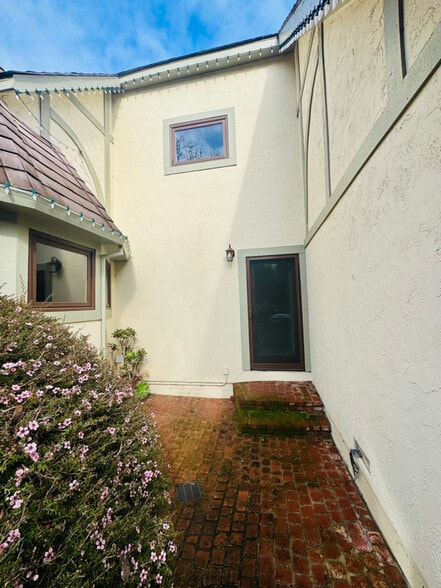 Building Photo - 1550 Indian Valley Rd