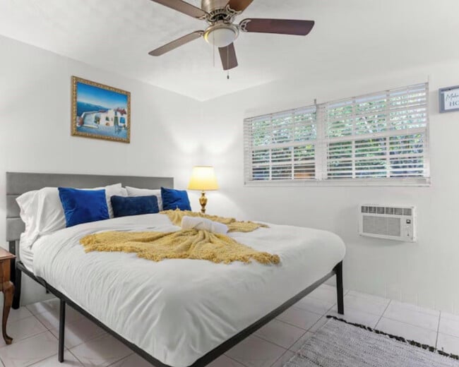 Building Photo - 820 NE 16th Ave