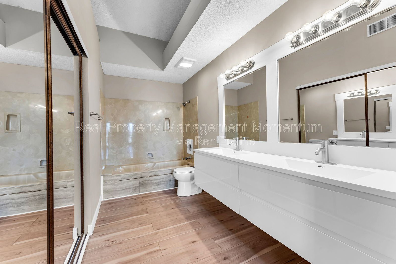 Building Photo - 930 E Primrose St