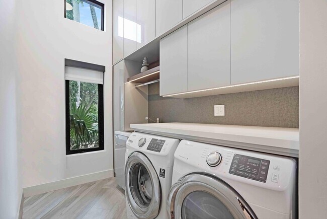 Building Photo - 3012 NW 61st St