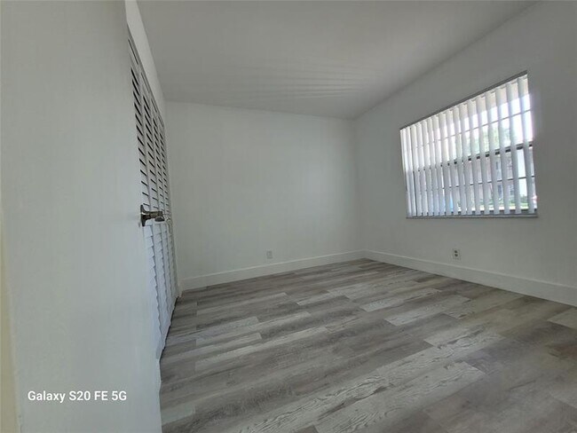 Building Photo - 8820 Royal Palm Blvd