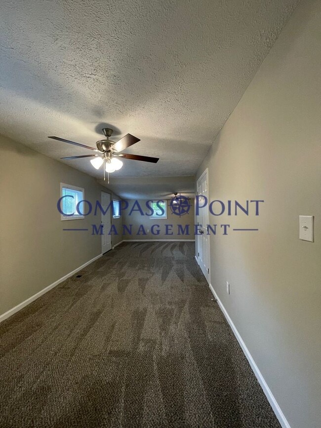 Building Photo - Newly Renovated Just For You!