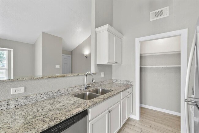 Building Photo - 3110 Oak Rock