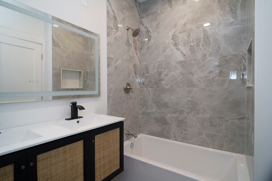 Bathroom - 1919 N 5th St