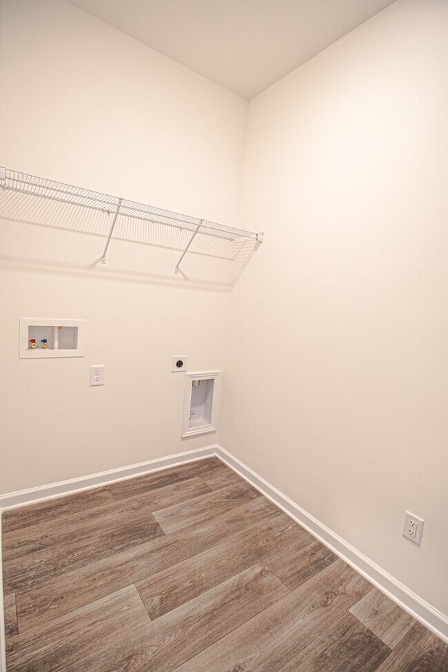 Building Photo - Great Wesley Chapel Location!