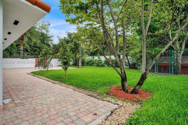 Building Photo - 6820 SW 86th Ave