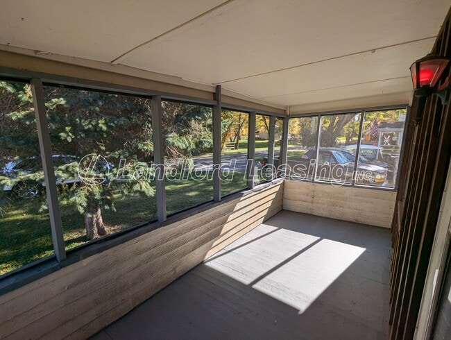 Building Photo - Cozy 2-Bedroom Home on a Beautiful Lot in Amherst!