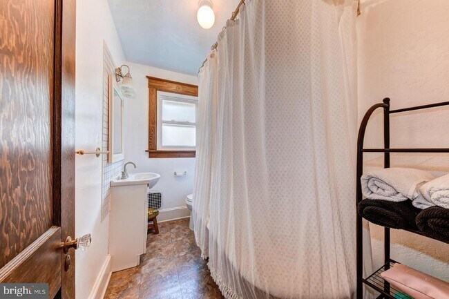 Building Photo - 312 W Glenside Ave