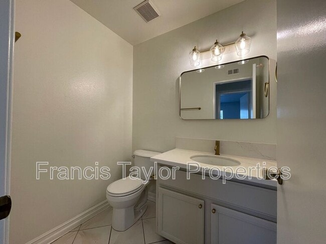 Building Photo - 1937 Maverick Glen