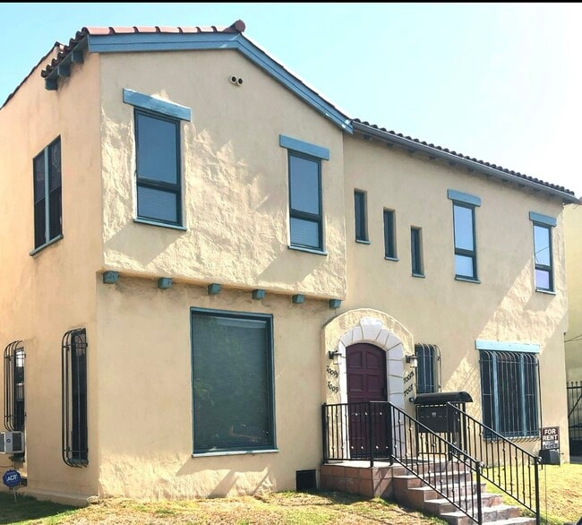 Building Photo - 7007 Willoughby Ave