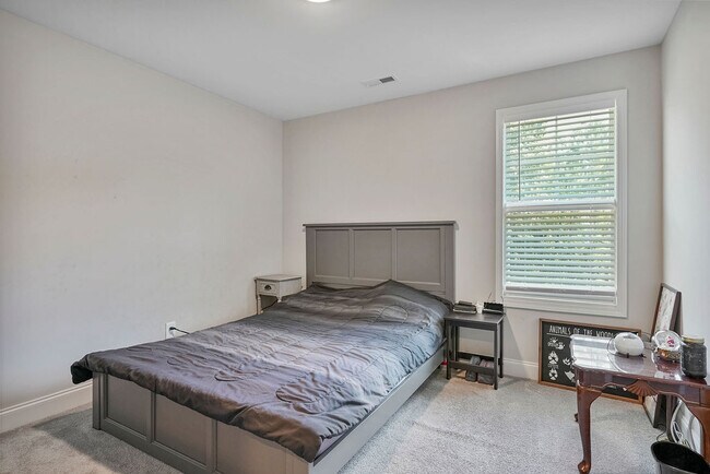 Building Photo - 121 Tanna Pl