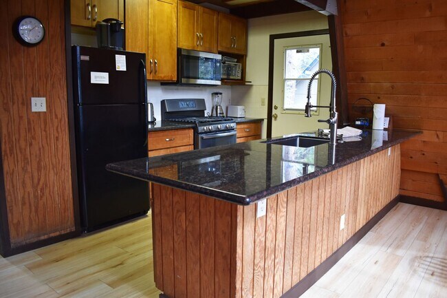 Building Photo - Winter Lease - Less than half a mile to Burnt Cedar Beach, Restaurants and Grocery!!