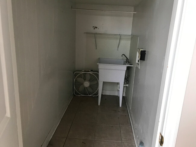 Building Photo - 801 Willard St