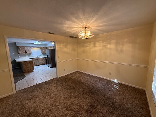 Building Photo - Comfortable SW Gainesville Home with Large...