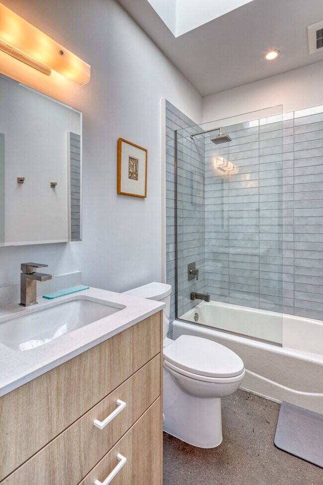 Building Photo - 4714 N 14th Ave