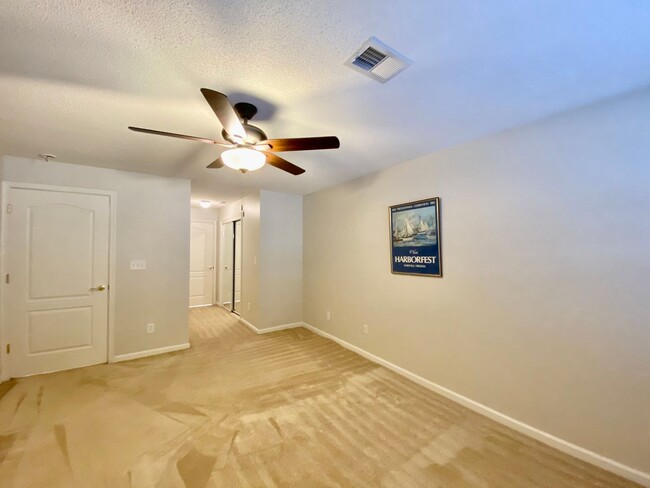 Building Photo - Super-Cute Condo! First Floor - 1-Story - Fenced Patio - Storage - Pet Friendly!