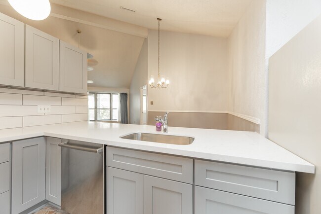 Building Photo - 6818 Brockington Dr