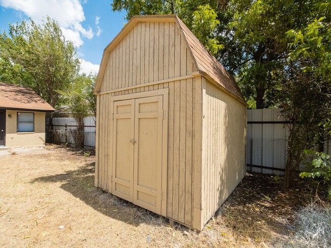 Building Photo - 3 bedroom 1.5 bathroom home