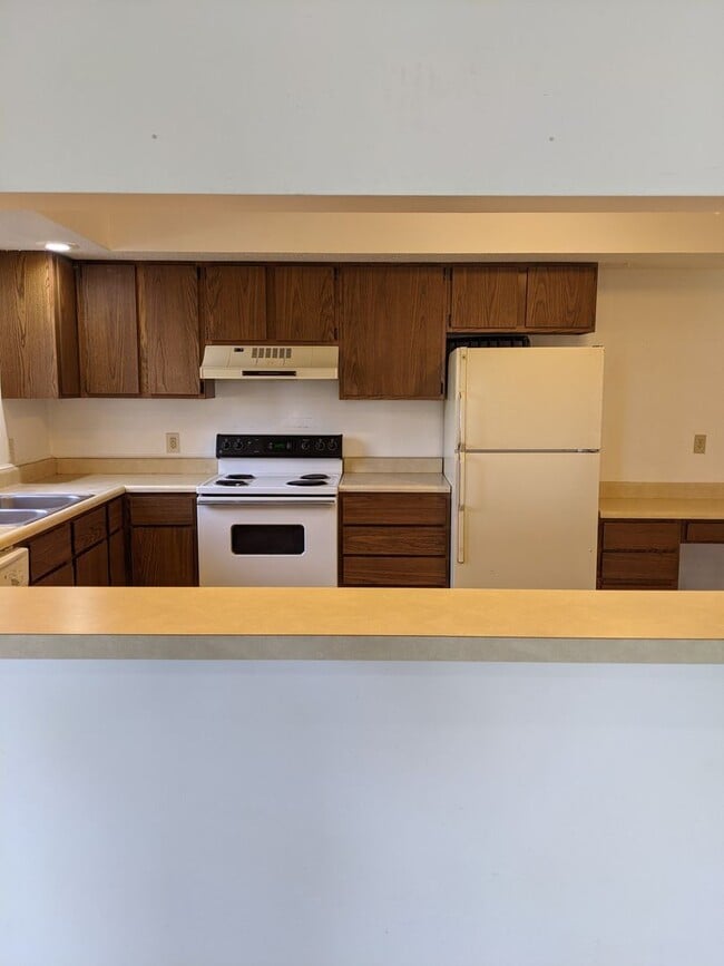 Building Photo - 1709 E Willow Ct